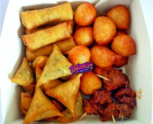 Samosas / Small chops